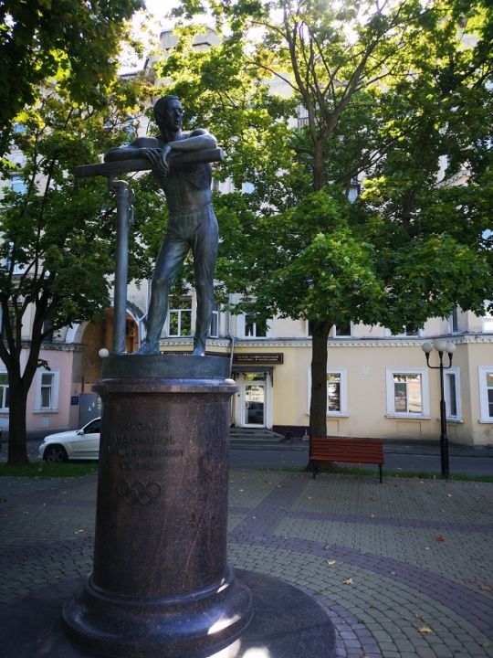 Памятник Николаю Андрианову