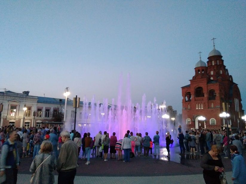 Светомузыкальный фонтан на Театральной пл.