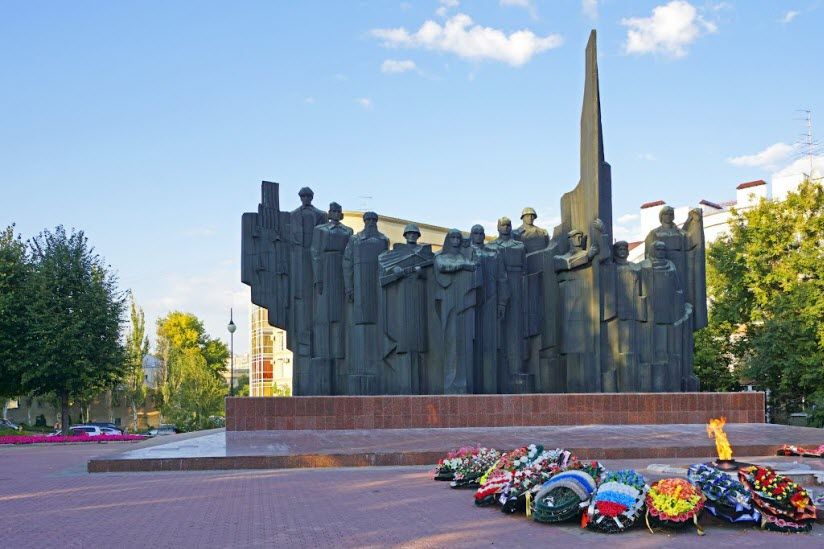 Мемориал на площади Победы