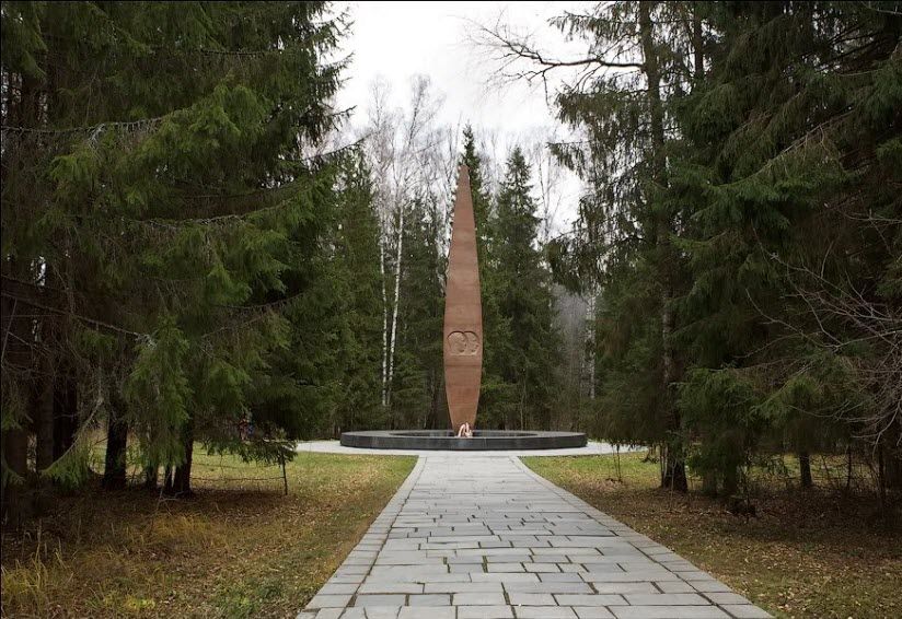 Памятный знак на месте гибели Ю.А. Гагарина и В.С. Серёгина