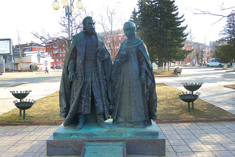 Памятник Петру и Февронии
