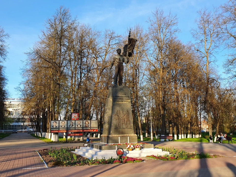 Памятник Героям комсомольского-молодёжного подполья