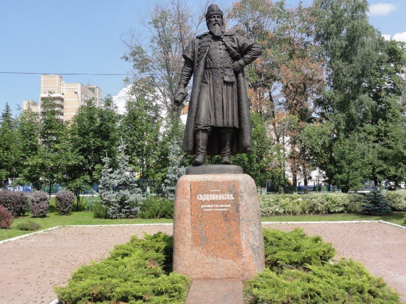 Памятник боярину Одинцу