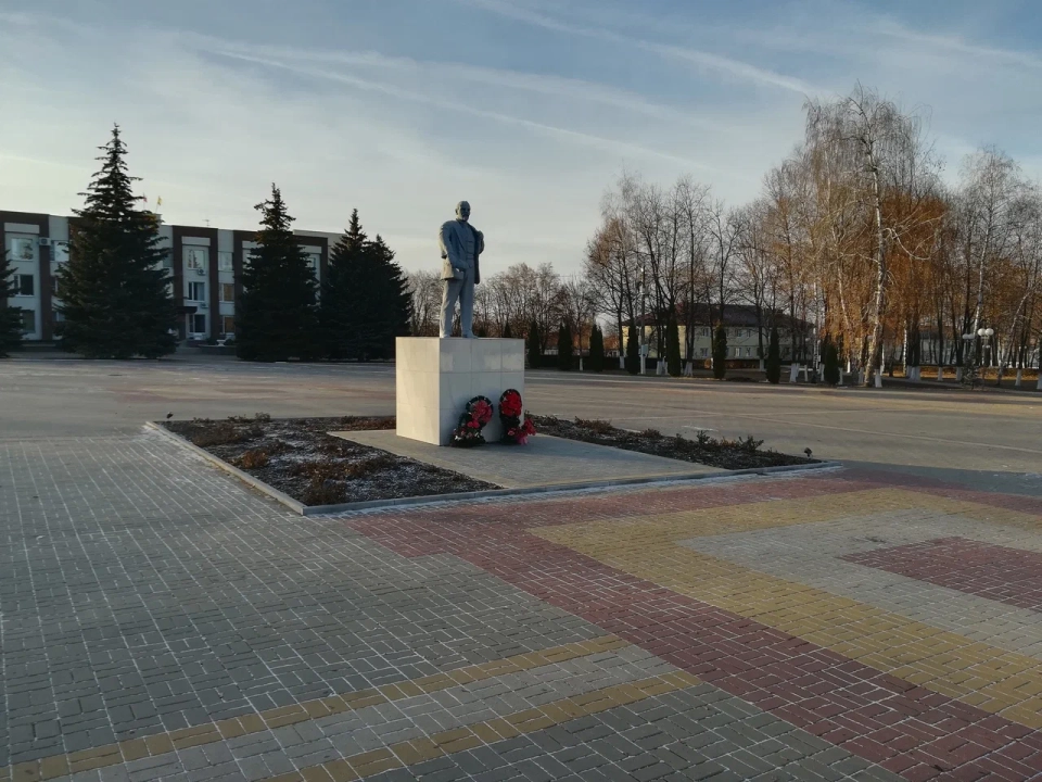 Площадь Ленина и памятник