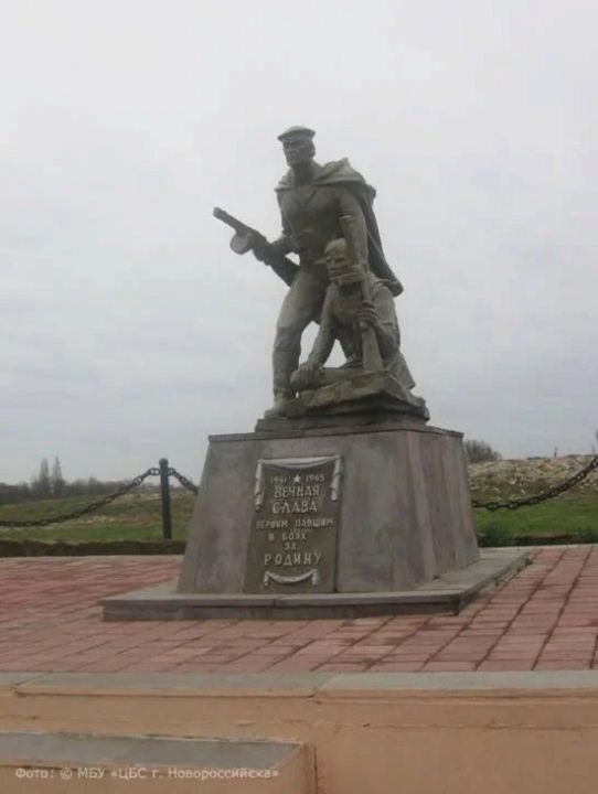 Братская могила советских воинов 1943 г.