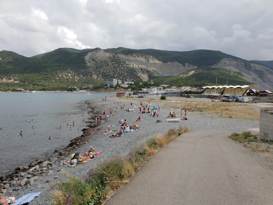 Пляж острова Утриш