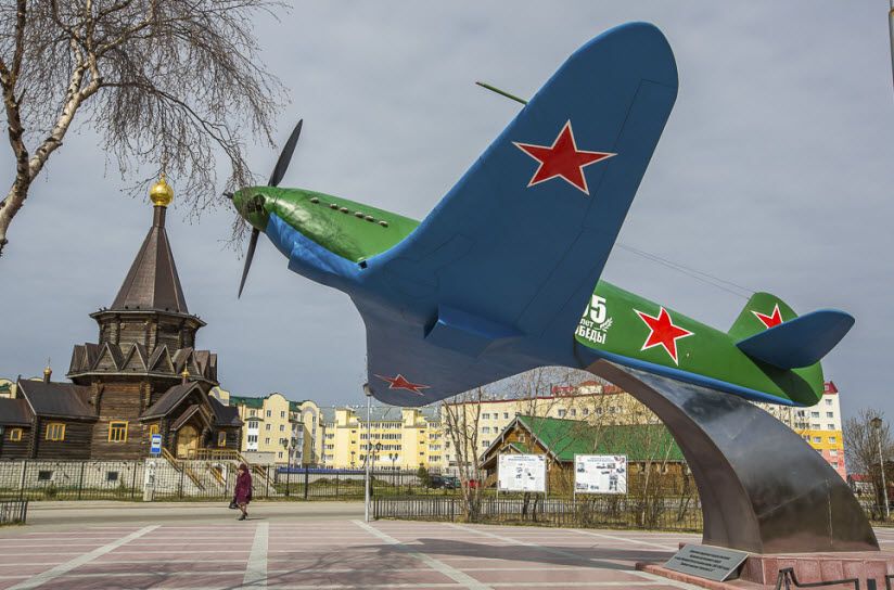 Памятник Як-7Б