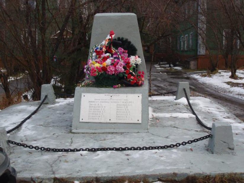 Памятник экипажу буксира Комсомолец