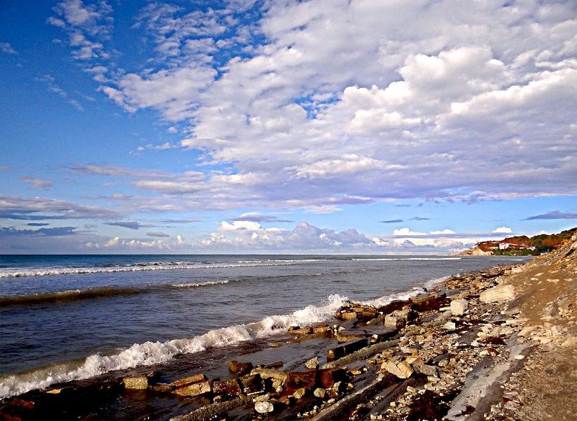 Дикие пляжи у горы Ежик