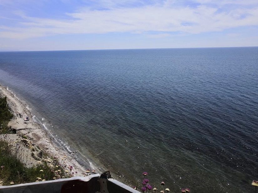 Дикие пляжи у горы Верблюд