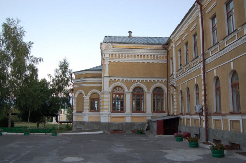 Здание бывшего духовного училища