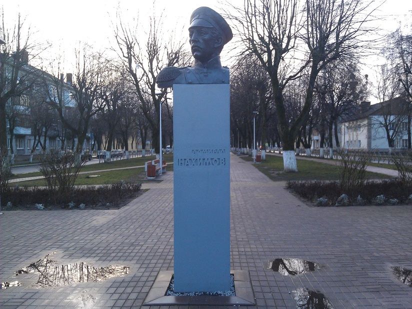 Памятник адмиралу Нахимову