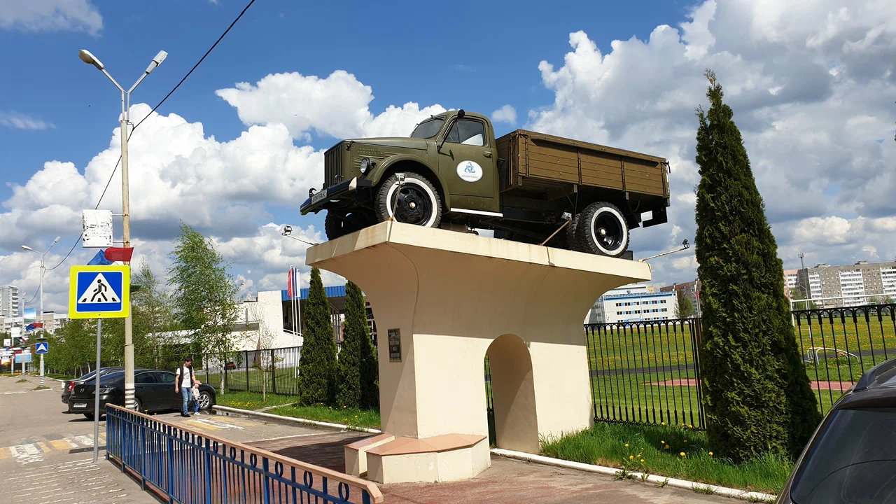 Памятник Водителям всех поколений