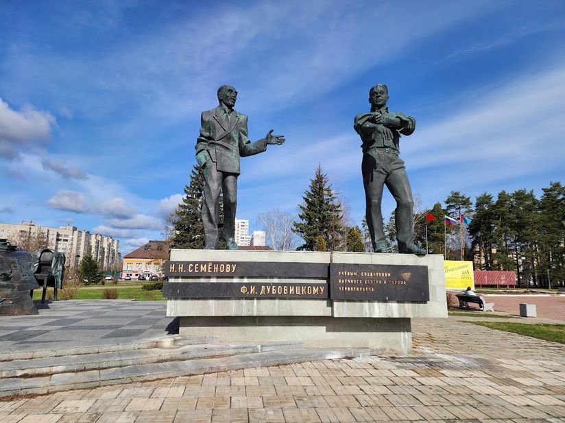 Памятник основателям города