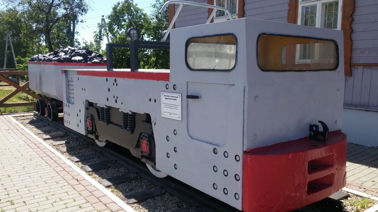 Памятник Шахтный электровоз ЯМЗ