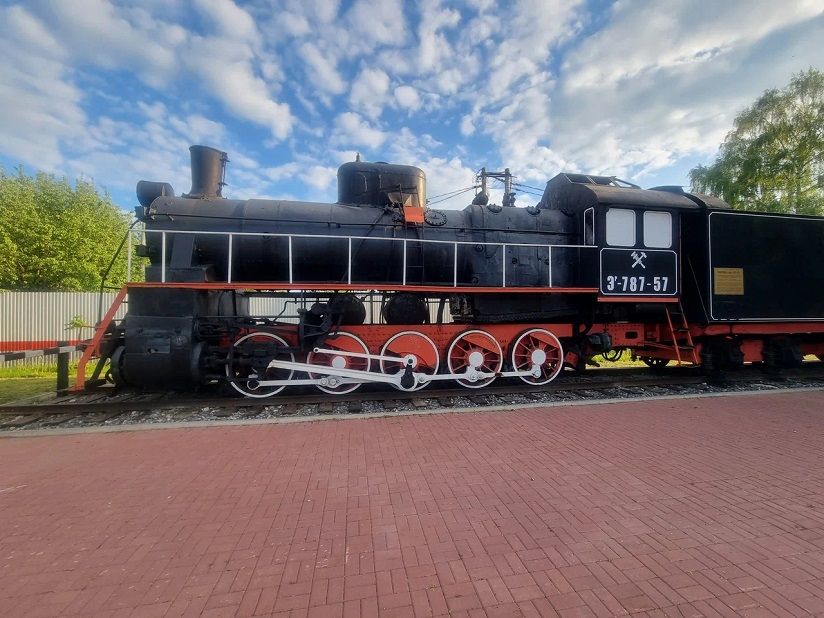 Памятник-паровоз Эр 787-57