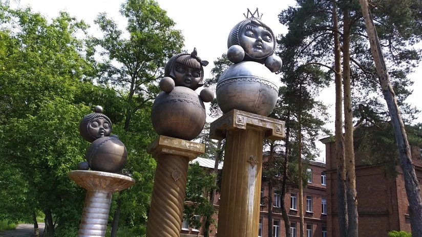 Памятник «Игрушка-Неваляшка»