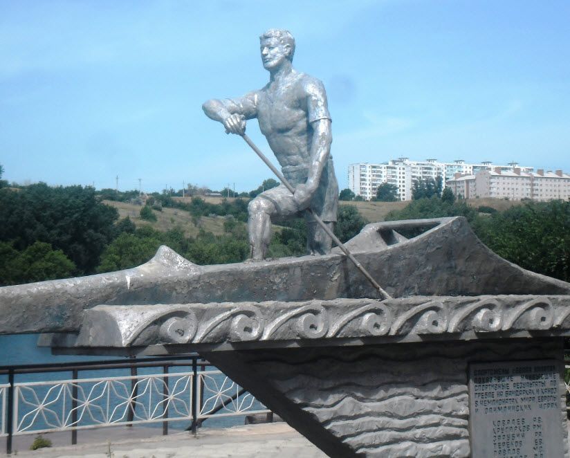 Скульптура «Спортсмен-гребец»