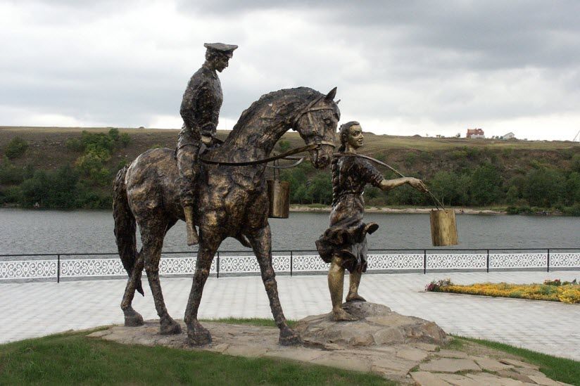 Скульптура «Григорий и Аксинья»