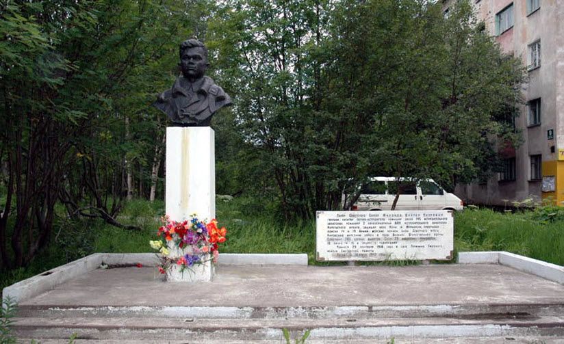 Памятник Виктору Миронову