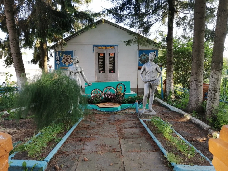 Обелиск учителям, погибшим в ВОВ