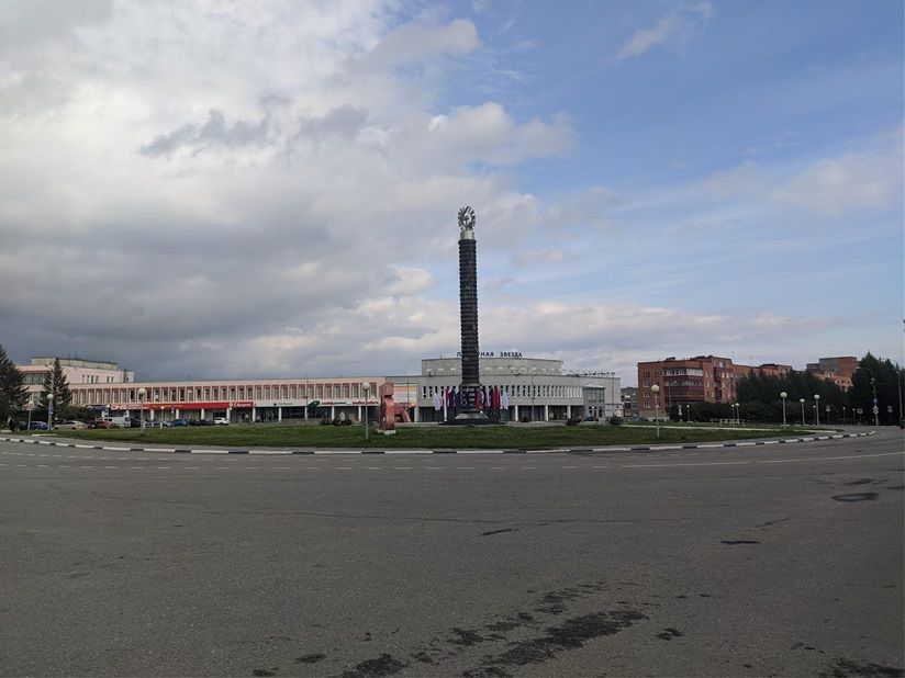 Колонна «Слава труду»