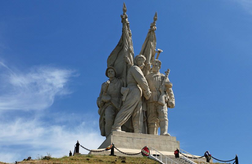 Памятник «Соединение Фронтов»