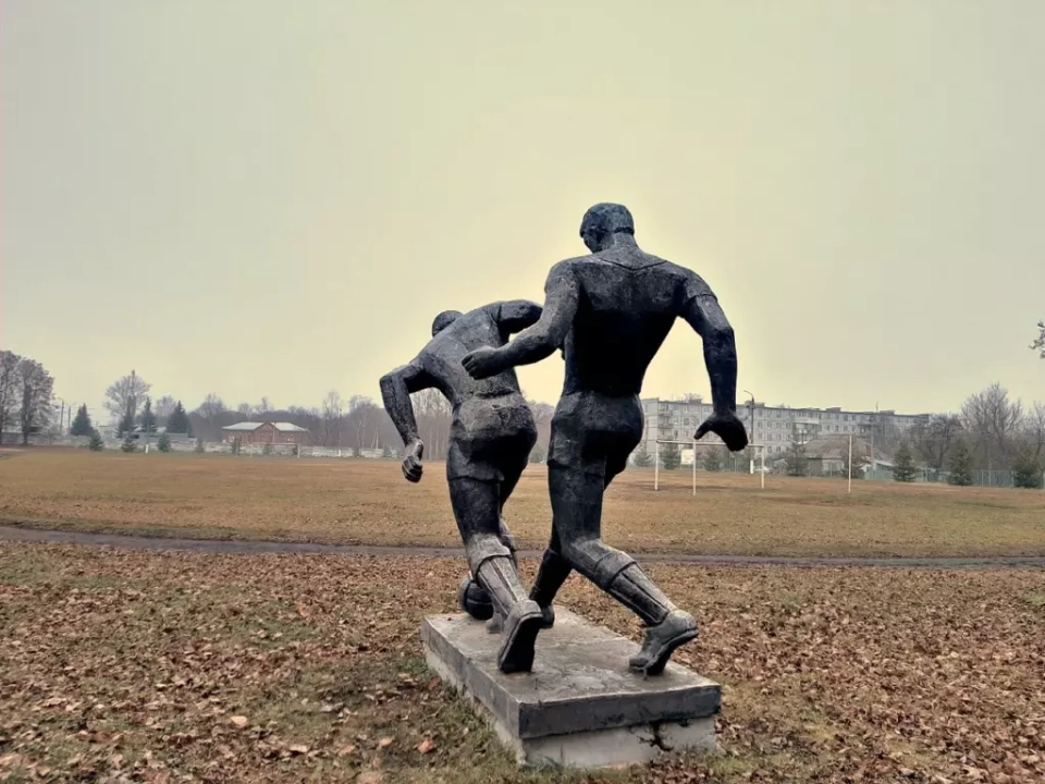 Скульптура Футболисты