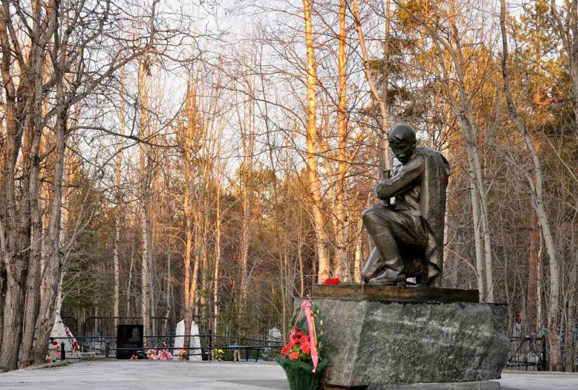 Мемориал «Воин, преклонивший колено»