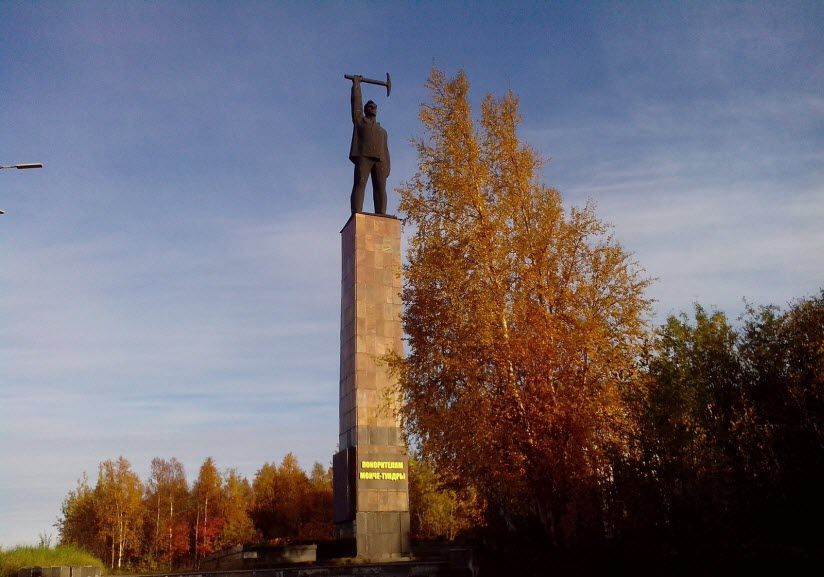Памятник Первопроходцам Монче-тундры