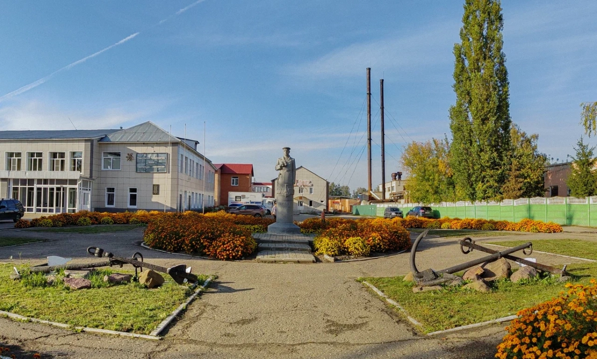 Памятник В.Я. Исаеву