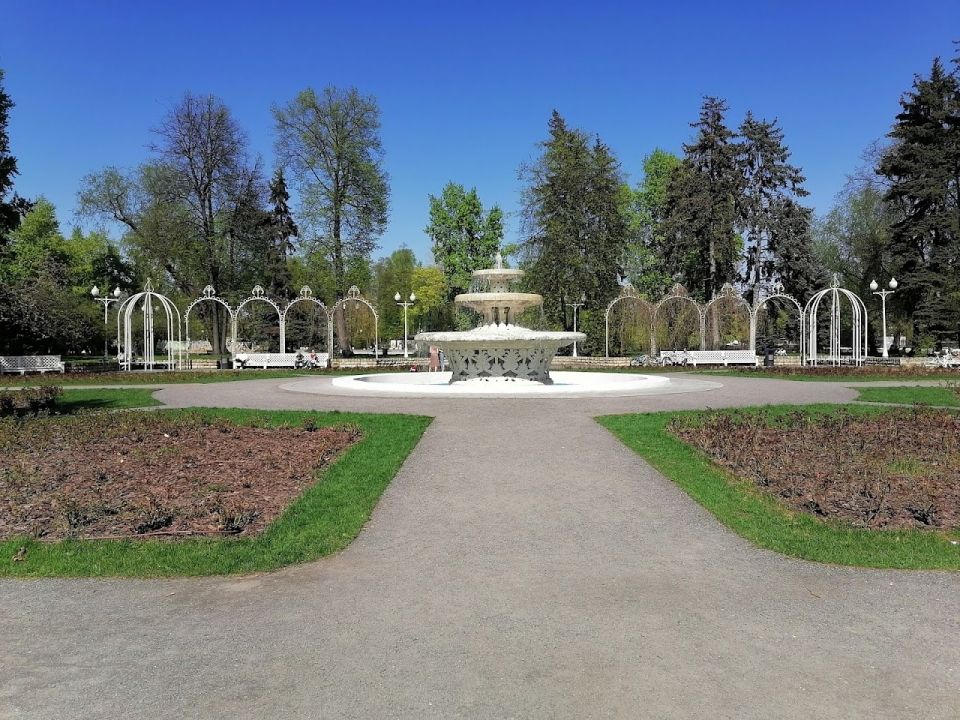 Розарий с фонтаном