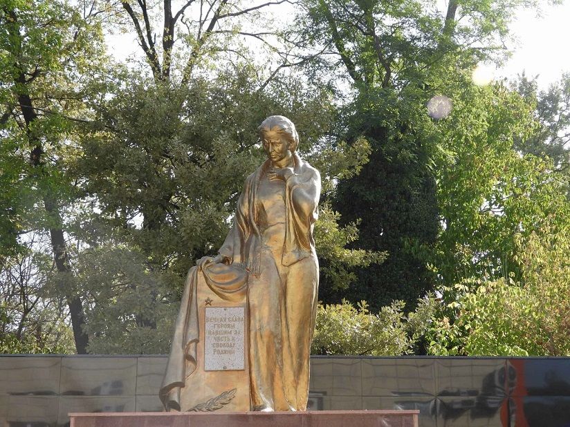 Скульптура Скорбящая мать
