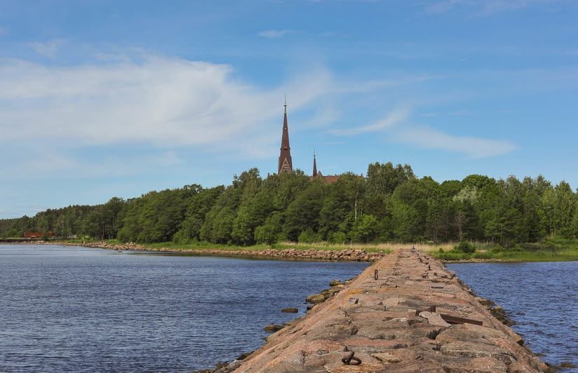 Каменный пирс