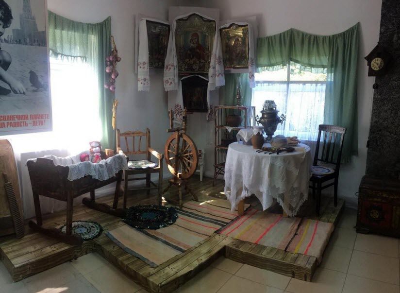 внутри дачи