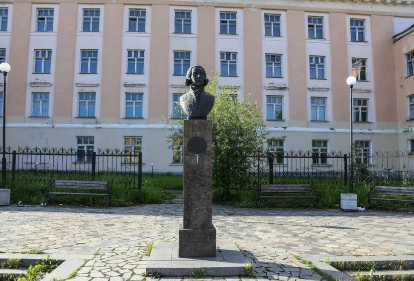 Бюст Державина