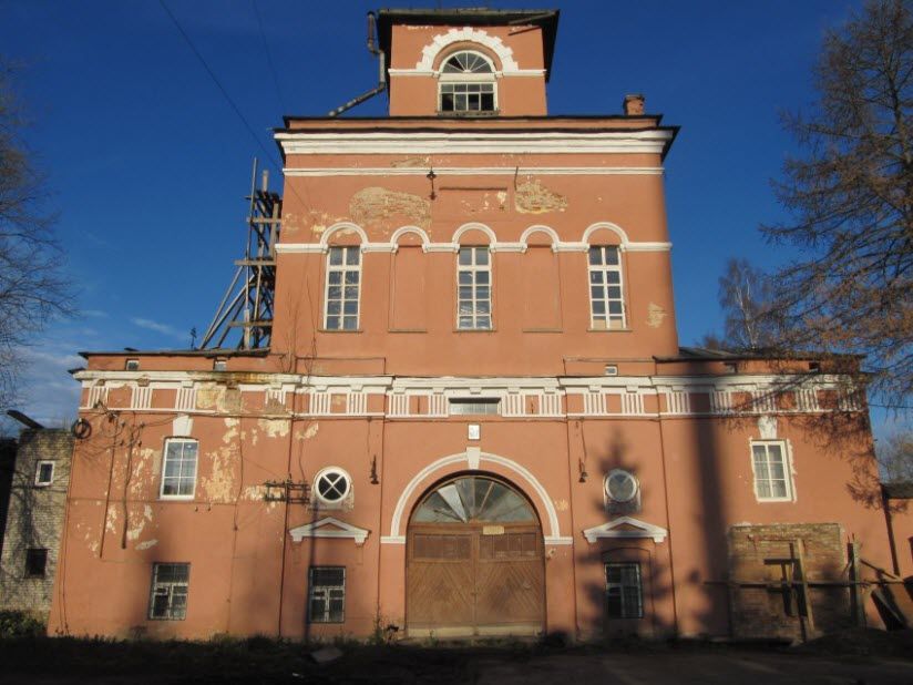 Надвратный храм монастыря