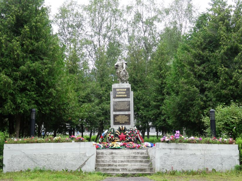 Памятник советским воинам