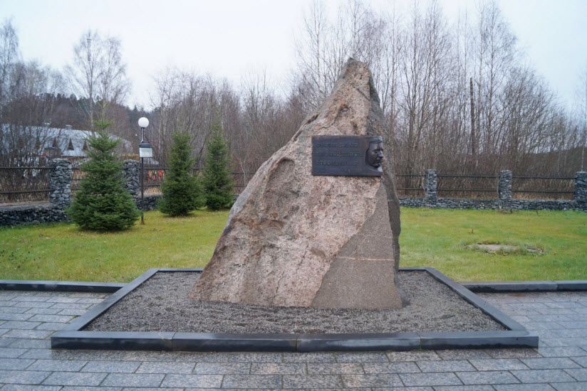 Памятник В.М. Чуйкину