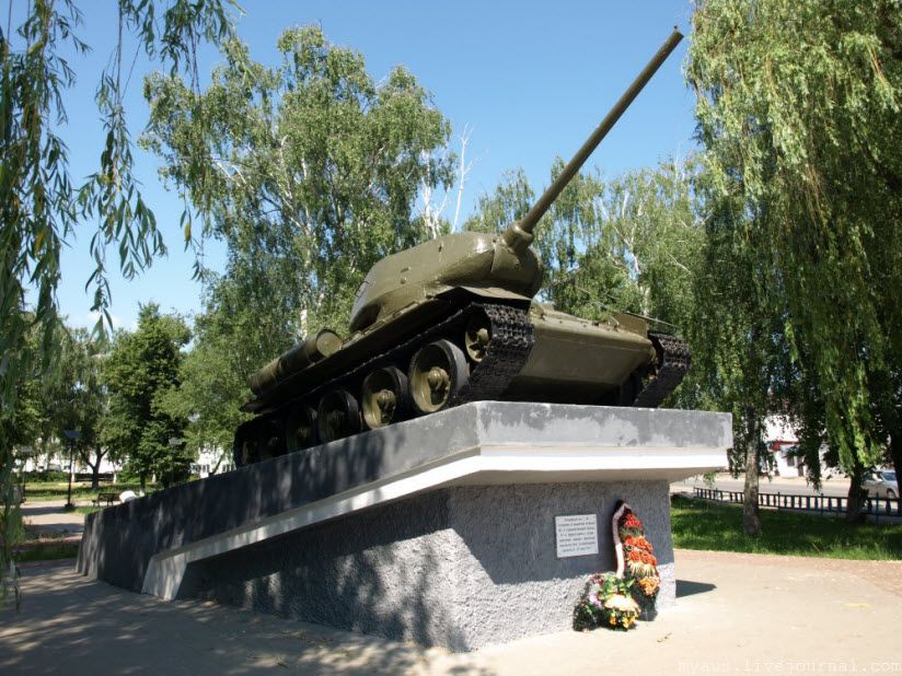 Памятник Воинам-освободителям (Танк Т-34)