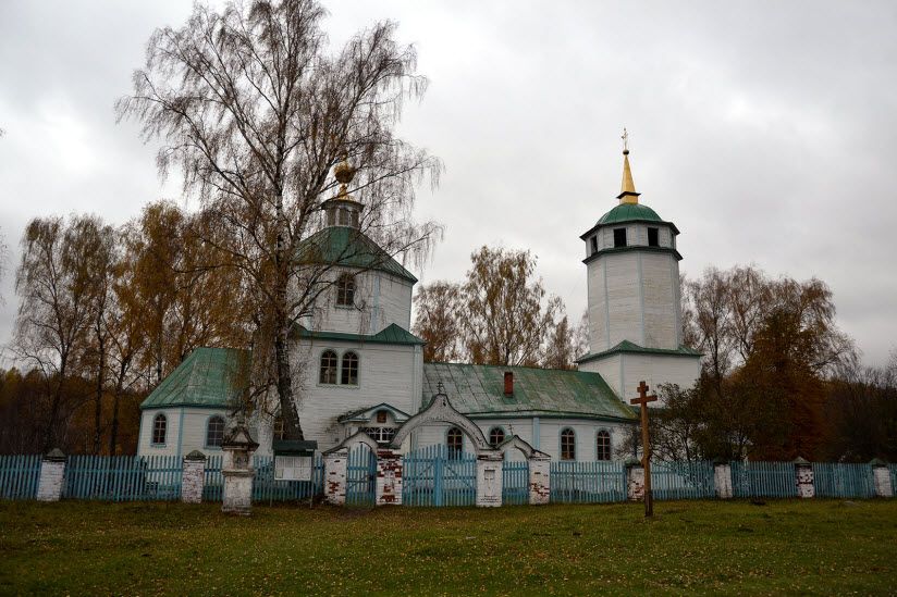 Храмовый ансамбль в поселке Сынтул