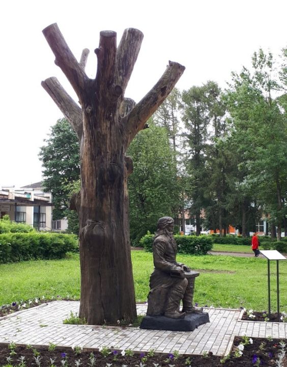 Скульптура «Карельский рунопевец»