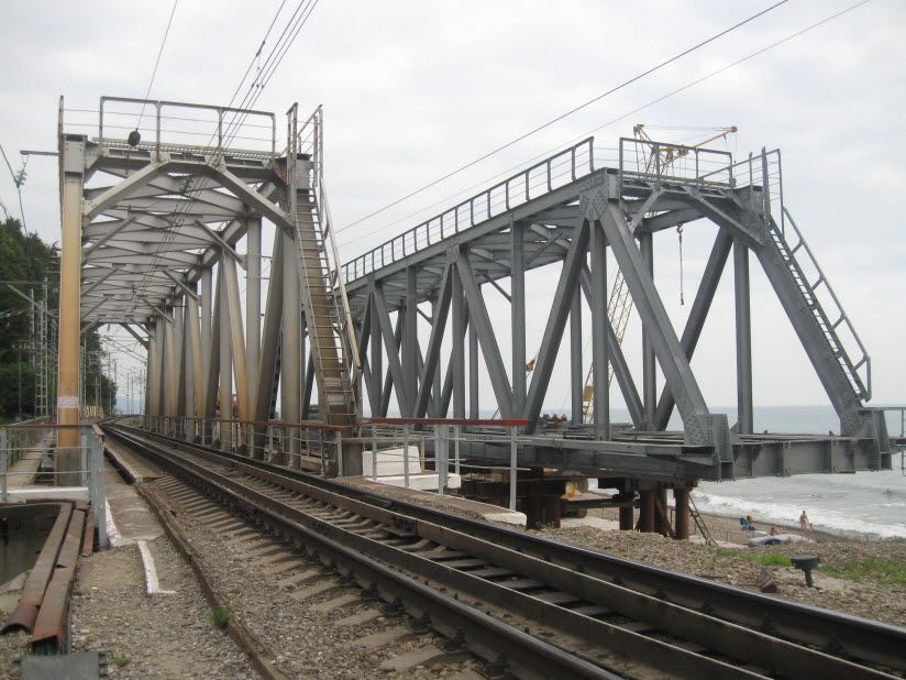 Пляж у впадения реки Агуры в Чёрное море