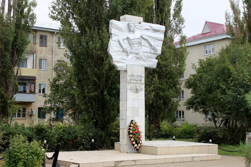 Памятник сержанту А. Ф. Крамаренко