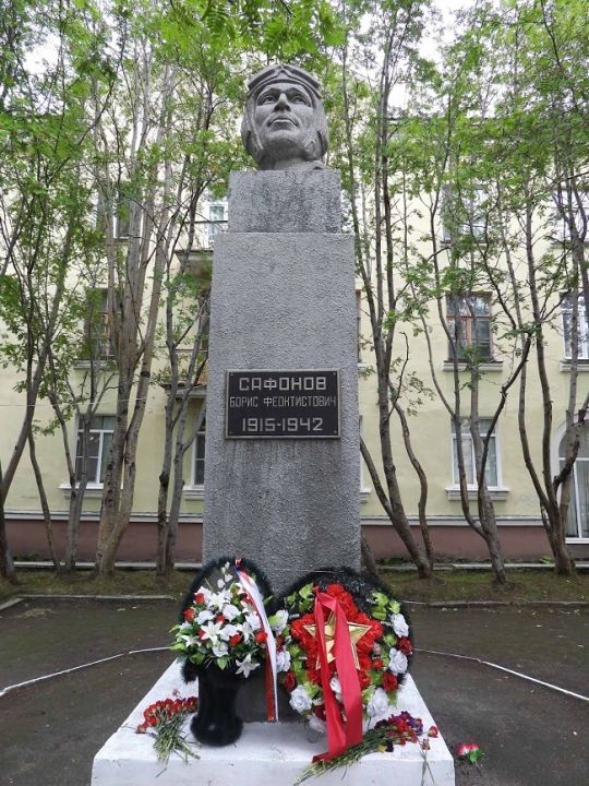 Бюст Б.Ф. Сафонову