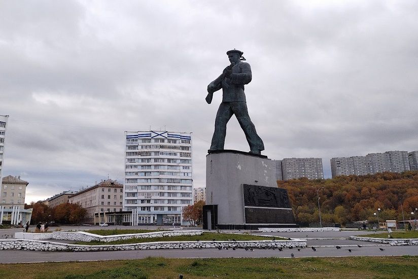 Памятник «Героям-североморцам» («Матрос»)