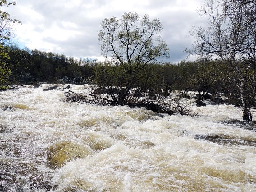 Водопад на озере Домашнем