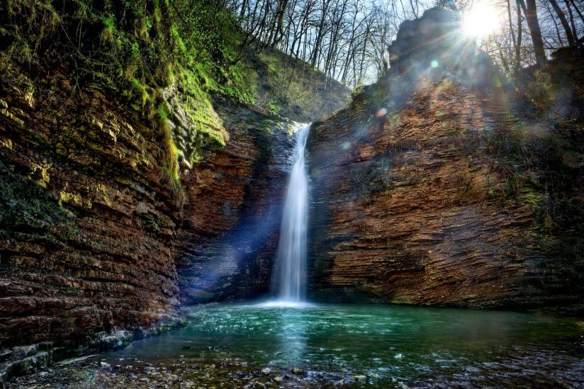 Водопады на реке Руфабго