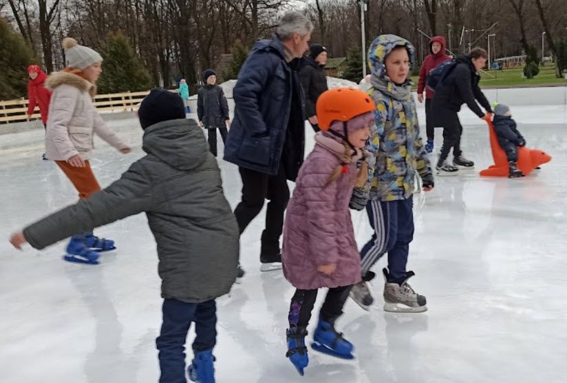Зимний открытый каток