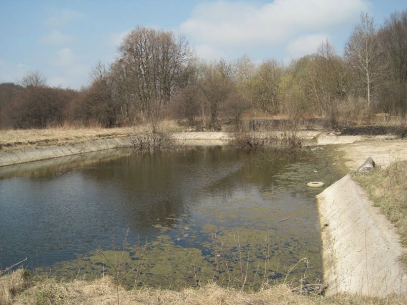 Заброшенный бассейн